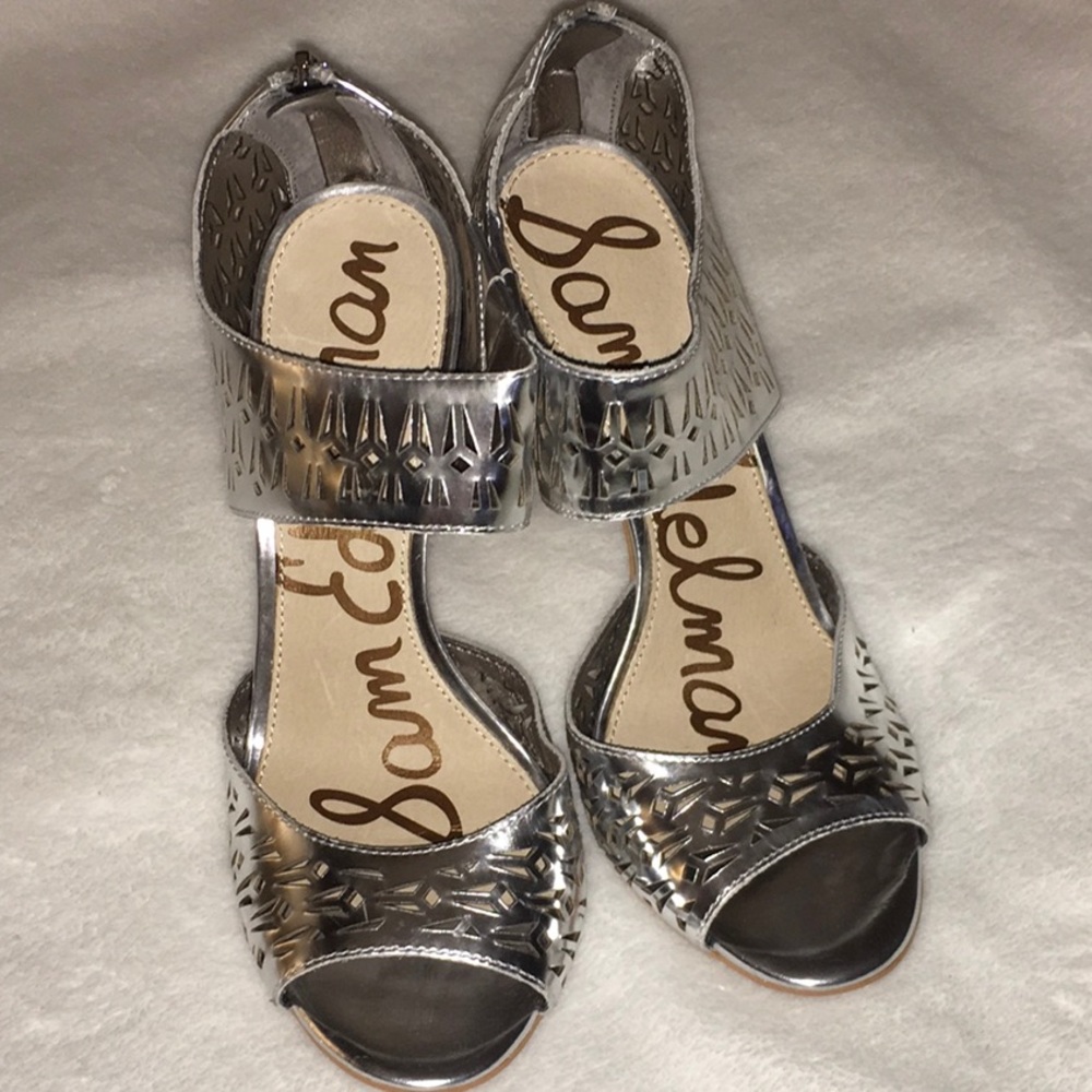 NEW! Gorgeous Silver Cutout Heels w/zippered back